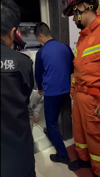 逃生电梯钥匙卡在哪里-逃生到达男病房首层电梯钥匙