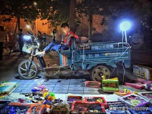 夜市摆摊什么最好卖利润高闪光玩具-夜市摆摊发光玩具批发
