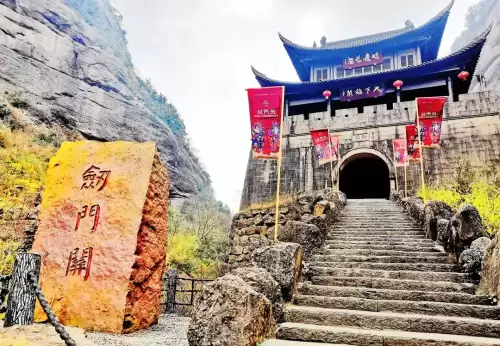 一夫当关万夫莫开指关羽吗-一夫当关 万夫莫开出自哪里